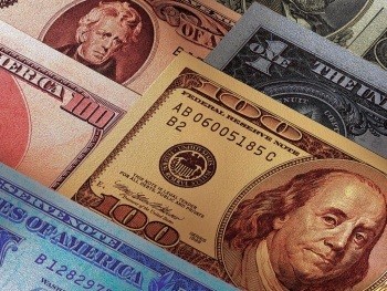 Курс доллара не изменился на валютных торгах пятницы